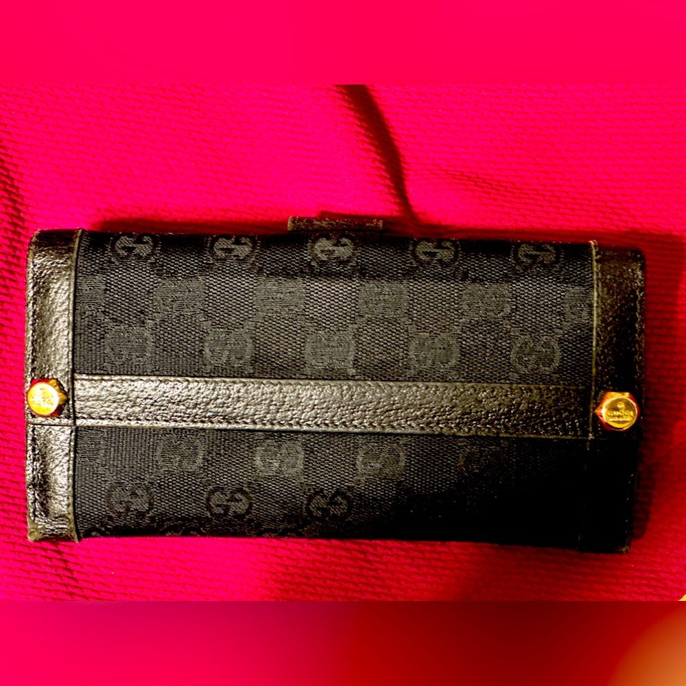 - Authentic Black Gucci wallet